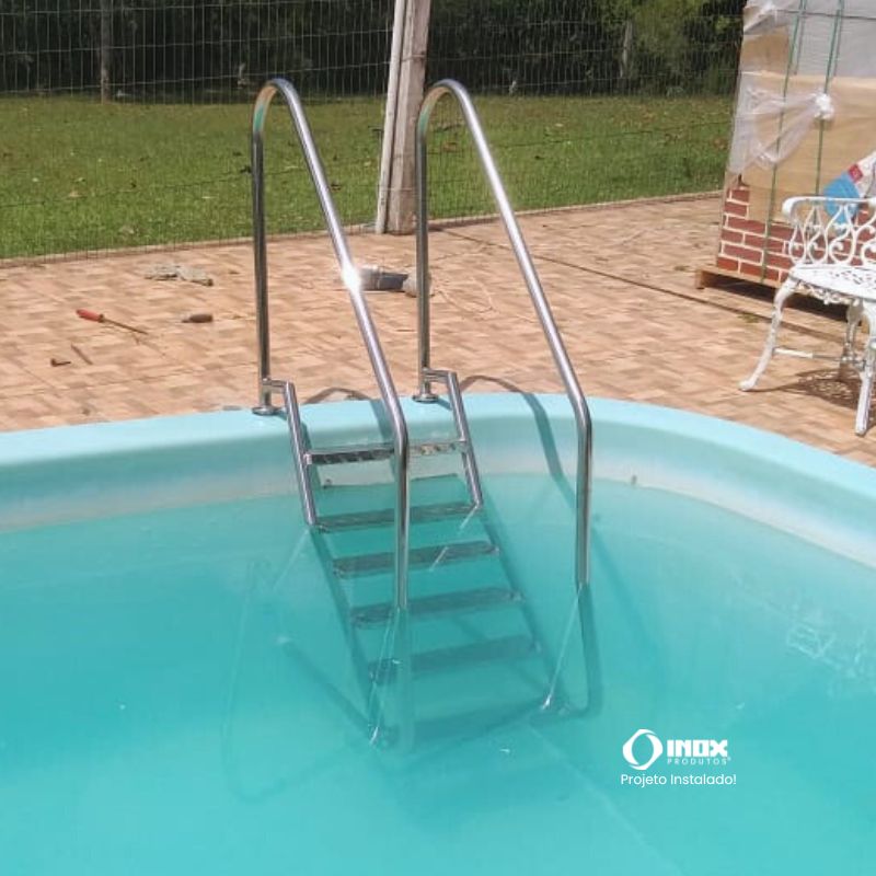 ESCADA INOX ACESSÍVEL PARA PISCINA BEATRI...