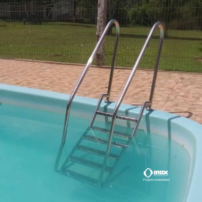 ESCADA INOX ACESSÍVEL PARA PISCINA BEATRI...