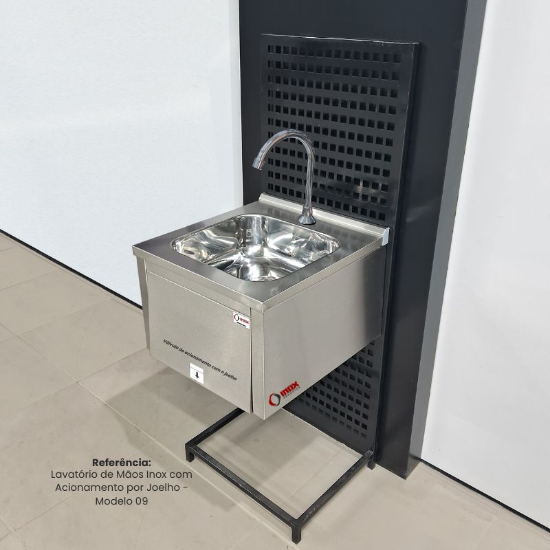 LAVATÓRIO DE MÃOS INOX COM ACIONAMENTO PO...